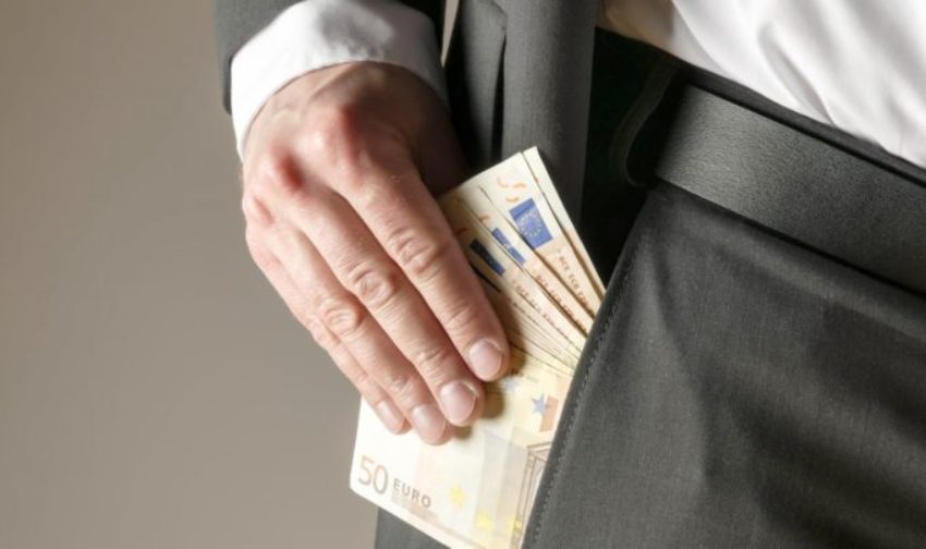 Χιλιάδες ευρώ έχασε Λαρισαίος επιχειρηματίας που έπεσε θύμα απάτης