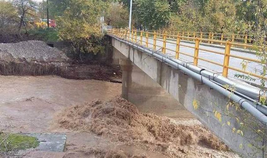 Κλείνει ξανά η γέφυρα στο Διαλεχτό υπό το φόβο κατάρρευσης